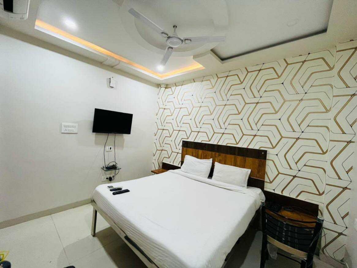 Oyo 88521 Hotel Swagstay Индор Екстериор снимка